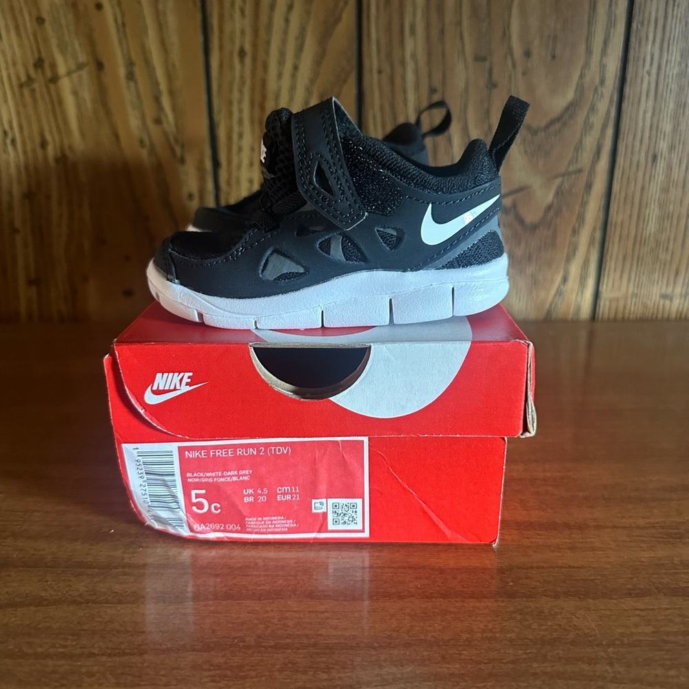 NIB Toddler Nike Free Run 2